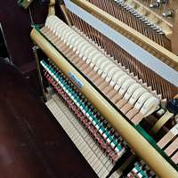 Piano droit d'occasion KAWAI KL601 brun satiné, d'origine japonaise, son clair et doux, bon état mécanique