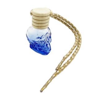 Flacon de parfum en verre vide en forme de tête de crâne de 8 ml, diffuseur de parfum pour voiture, flacon d'aromathérapie en verre avec corde suspendue - Product Image 1