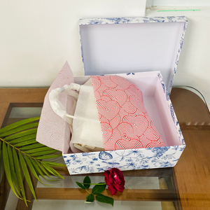 กระดาษห่อศิลปะสีขาวและดำแบบปรับแต่งได้กระดาษด้านในเคลือบลายรองเท้าและเสื้อผ้าที่เรามีให้ - Product Image 5