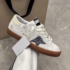 Zapatos Deportivos Cómodos de Diseño de Lujo, Blancos, de Piel Genuina, para Hombre, Estilo Casual para Caminar, con Detalles Dorados - Product Image 5