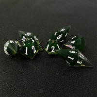Ensemble de dés polyédriques peints à la main en résine verte fragmentée, écologiques et durables, 7 pièces, avec D20 pour les jeux de rôle de table DND