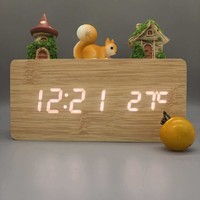 Reloj Despertador Mecánico Creativo de Madera con Pantalla LED Digital y Diseño de Dibujos Animados con Carga
