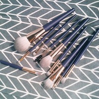 Lot de 10 pinceaux cosmétiques professionnels en poils synthétiques doux bleu-violet, manche en bois, marque OEM, pour maquillage du visage - Vente en gros usine