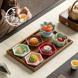 Petite assiette hexagonale en porcelaine Wu Yi Tang, motif pivoine, pour le thé, les collations, les mariages et l'usage domestique - Product Image 2