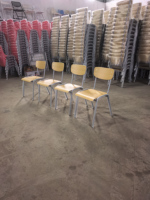 Chaise d'école empilable en contreplaqué avec table intégrée, chaise d'étude ergonomique pour étudiant à structure en acier, chaise de formation en bois, chaise d'événement