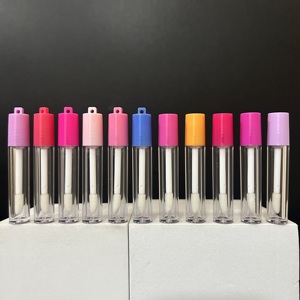 ISMAN Stock - Mini Botellas Redondas de Brillo Labial de 1.5 ml, Color Rosa, para Muestras, Envase Cosmético Pequeño con Aplicador y Orificio - Product Image 1