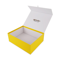 Boîte cadeau rigide de luxe pliable avec logo en relief UV personnalisé, fermeture magnétique et ruban