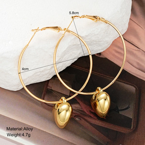 Boucles d'oreilles métalliques style froid ins, grandes, creuses, en forme de cœur de pêche, dorées, pour l'Europe et l'Amérique, pour le marché transfrontalier - Product Image 2