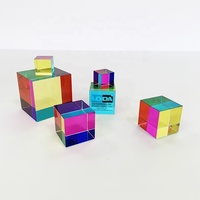 Vente en gros de blocs cubes en résine acrylique de haute qualité Blocs d'affichage en acrylique solide avec LOGO 3D intégré Blocs acryliques personnalisés