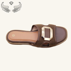 Sandalias y zapatillas planas informales de nuevo diseño de verano de alta calidad para mujer, sandalias y zapatillas transpirables con punta abierta para exteriores para mujer - Product Image 3