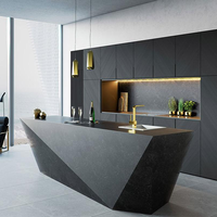 Cuisine avec armoire îlot unique au design California Cabinet Crazier