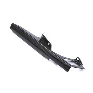 Protector de Cadena Trasero de Fibra de Carbono Seca 3K con Acabado Brillante de Carbono Twill, Ligero para Motocicleta GSX1300R Hayabusa 2021-2026 - Product Image 5
