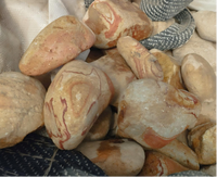 Pierre de galet naturelle à grain de bois pour la décoration de jardins et parcs extérieurs, vendue à la tonne en gros