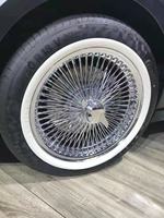 Velg Baja 100 Jari-Jari Berlapis Krom Klasik Lowrider 13 hingga 22 Inci Custom Knock Off Center Caps Modifikasi Pelek Roda