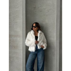 Abrigo de Invierno para Mujer TOPSHOW, 100% Algodón con Ribete de Piel Sintética Marrón - Ropa Exterior Cálida y Elegante para Pedidos al por Mayor - Product Image 3