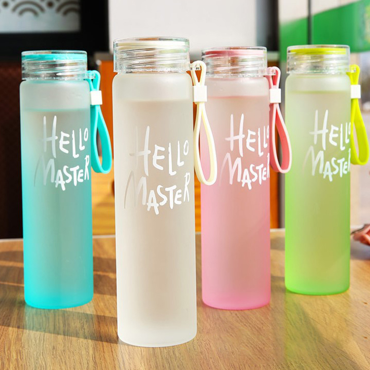 420ml Logo Personnalisé Réutilisable Dégradé En Verre Givré Bouteille D'eau Avec Manchon