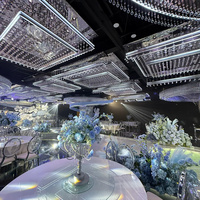 Lustre à cadre carré avec rideau de perles de cristal, suspension spirale en cristal, luminaire suspendu pour décoration de salle de mariage et de banquet