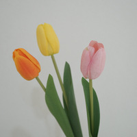 A-1650 bunga tulip imitasi kualitas tinggi, dekorasi pernikahan bunga tulip putih kuning sentuhan asli
