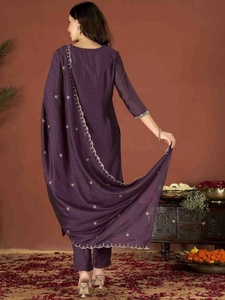 Ensemble Kurti élégant pour femmes, vêtements ethniques indiens, Kurta de créateur avec pantalon et dupatta assortis pour les festivals et le quotidien - Product Image 4