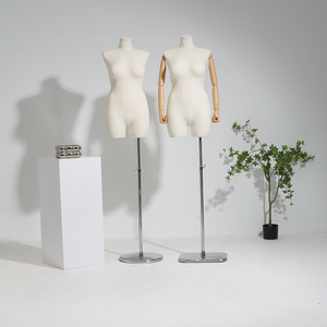 Maniquí Femenino de Alta Gama <span class=keywords><strong>con</strong></span> <span class=keywords><strong>Brazos</strong></span> de Madera Flexibles - Product Image 2