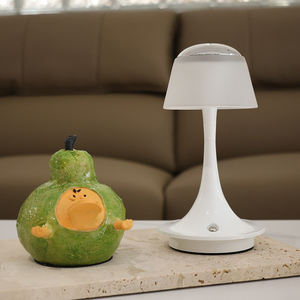 Lampe <span class=keywords><strong>de</strong></span> table USB à intensité variable <span class=keywords><strong>de</strong></span> couleur crème minimaliste, <span class=keywords><strong>de</strong></span> forme hémisphérique, taille compacte pour les petits espaces, lecture au chevet, veilleuse - Product Image 2