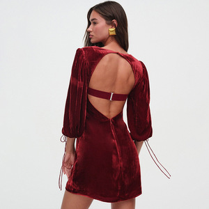 Robe de soirée moulante courte en velours style européen, dos nu, manches trois quarts - Product Image 3
