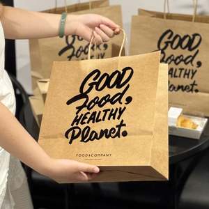 Bolsa de Papel Kraft Ecológica Personalizada Marrón y Blanca con Asa para Comida para Llevar, Ideal para Pizza, con Impresión Digital - Product Image 5