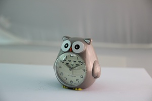 Reloj despertador musical de dibujos animados en forma de búho con luz táctil - Product Image 5