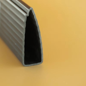 Profils triangulaires en plastique noir pour supermarchés et hôpitaux, écologiques, durables, en PVC extrudé, design moderne en UPVC - Product Image 1