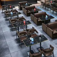 Ensemble de mobilier pour restaurant rapide : banquette en cuir noir, table en pierre frittée avec base en fonte pour aire de restauration