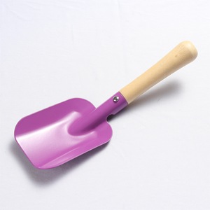 Râteau de jardin vert avec manche en bois, outil léger en plastique pour enfants, pour la plantation de légumes en extérieur - Product Image 5