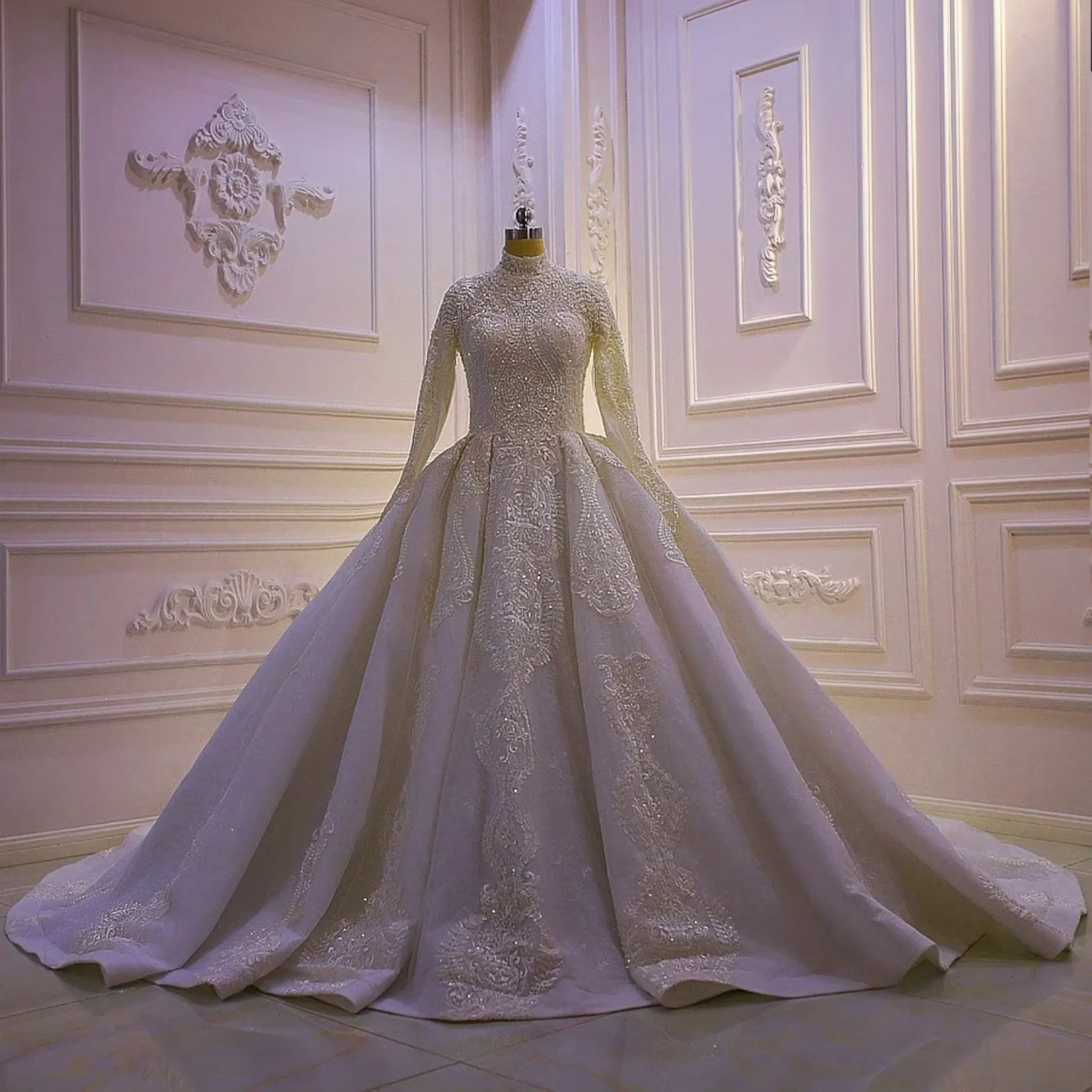 Sang trọng beading ren đính thêu cổ cao cổ điển dài tay áo trắng công chúa ballgown Hoàng gia váy cưới