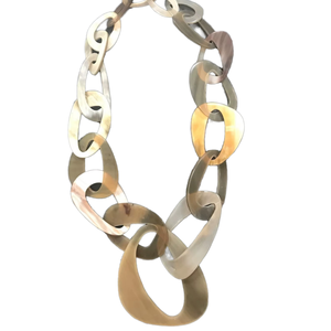 Magnifique collier en corne fait main, bijoux aux tons terreux, cadeau de luxe pour unisexe, tenues naturelles, bohème minimaliste - Product Image 1