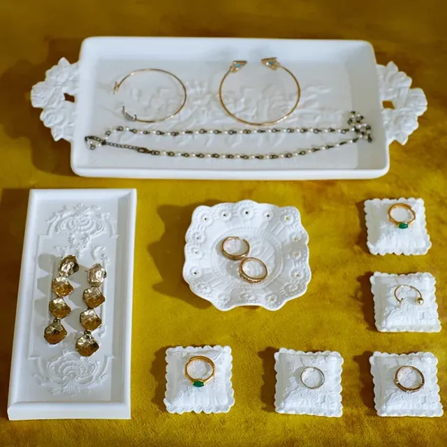 Jewelry Display Stand White Plaster Rose Pillow Tray Crown Necklace Stand Pendant Display Shooting Props