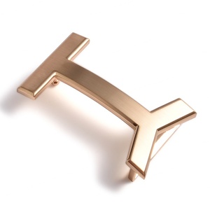 Vente en gros, meilleure vente, logo personnalisé, design tendance, boucle en métal plaqué or de qualité supérieure - Product Image 2