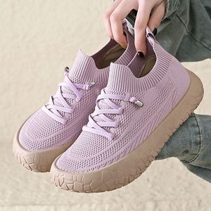 Chaussures de marche en mesh ultra-légères pour femmes |   Chaussures confortables faciles à enfiler |   Chaussures de sport respirantes en tissu pour les trajets quotidiens - Product Image 2