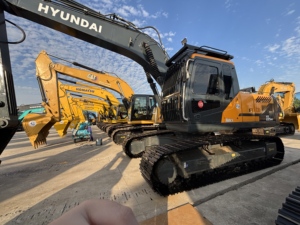 Excavadora Hidráulica Usada Hyundai 225HD, 90% Nueva, Motor, Caja de Cambios y Bomba de 22.5 Toneladas, Modelo 2024 para Construcción - Product Image 3