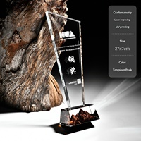 Trophée en cristal vierge multi-formes, gravé sur mesure, avec base sculptée en forme de sommet de montagne, pour récompense et commémoration