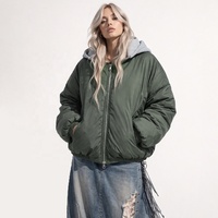 Chaqueta Acolchada para Mujer - Abrigo de Invierno Cálido con Capucha, Estilo Deportivo Urbano, Parka Verde para Uso Diario - Logotipo Personalizado