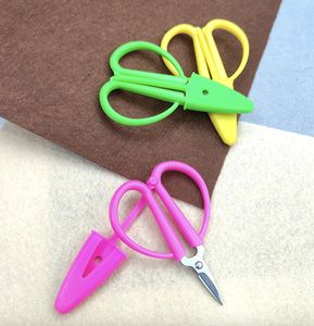 Ciseaux à broder miniatures portables et durables de couleur personnalisée, super tranchants et sécurisés pour la broderie, le point de croix et la couture - Product Image 2