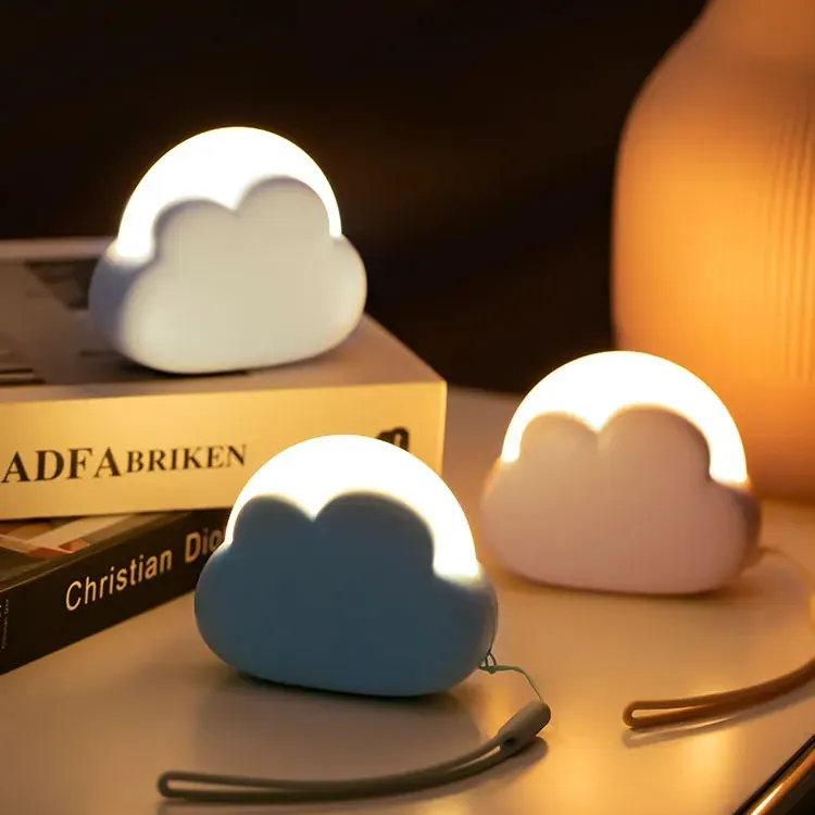 Regalo creativo portátil USB Mini luz de noche color de luz ajustable y luminancia LED suave Linda nube luces de noche protección para los ojos