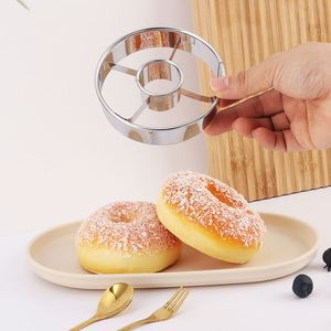 Cortador de Donuts Hecho a Mano de Acero Inoxidable Duradero, Fácil de Limpiar, Apto para Lavavajillas, Forma Redonda para Uso en Repostería - Product Image 3