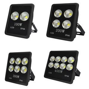 Projecteur LED 400W IP66 Corps en aluminium Lumière du jour 6000K Haute luminosité CRI 80 Contrôle par capteur de lumière Éclairage extérieur large faisceau pour jardin - Product Image 2
