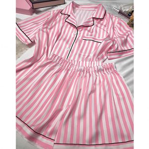 Pijamas de Satén con Rayas Rosas de Manga Corta para Mujer, Ropa de Dormir de Alta Gama, Estilo Simple de Seda Helada, Se Puede Usar en Casa - Venta al Por Mayor - Product Image 3