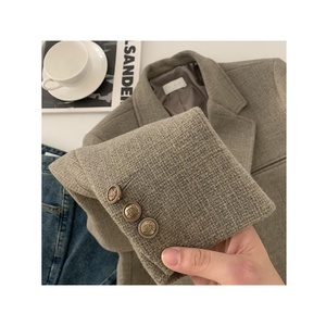Nuova Giacca Elegante da Donna in Lana e Seta con Ricamo a Mano di Alta Qualità, Moda Autunnale - Product Image 4