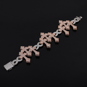 Bracciale Hip Hop di Alta Qualità con <span class=keywords><strong>Charm</strong></span> a Tripla Croce Placcato Argento e Oro Rosa, Completamente Tempestato di Cristalli - Product Image 4