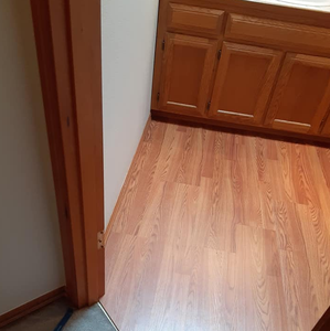 Personalizzato HDF MDF impermeabile a prova di fuoco insonorizzato medio pavimento <span class=keywords><strong>laminato</strong></span> in rilievo - Product Image 3