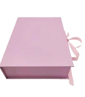 Boîte cadeau rigide de luxe personnalisée en matériaux recyclés avec fermeture magnétique blanche pour l'emballage de chaussettes et de perruques, avec carton et ruban