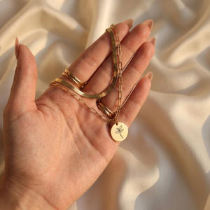 Collar con Colgante de Flor de Nacimiento de Diciembre, Doble Capa, Acero Inoxidable, Resistente al Agua, Oro de 18K, 12 Meses, Gran Venta - Product Image 1