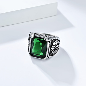 แหวนผู้ชายสไตล์เรโทรประดับพลอยทรงเหลี่ยม กรอบสแตนเลส ดีไซน์ทันสมัย ของขวัญเครื่องประดับแฟชั่น สีดำ แดง เขียว ม่วง ฟ้าอ่อน - Product Image 3